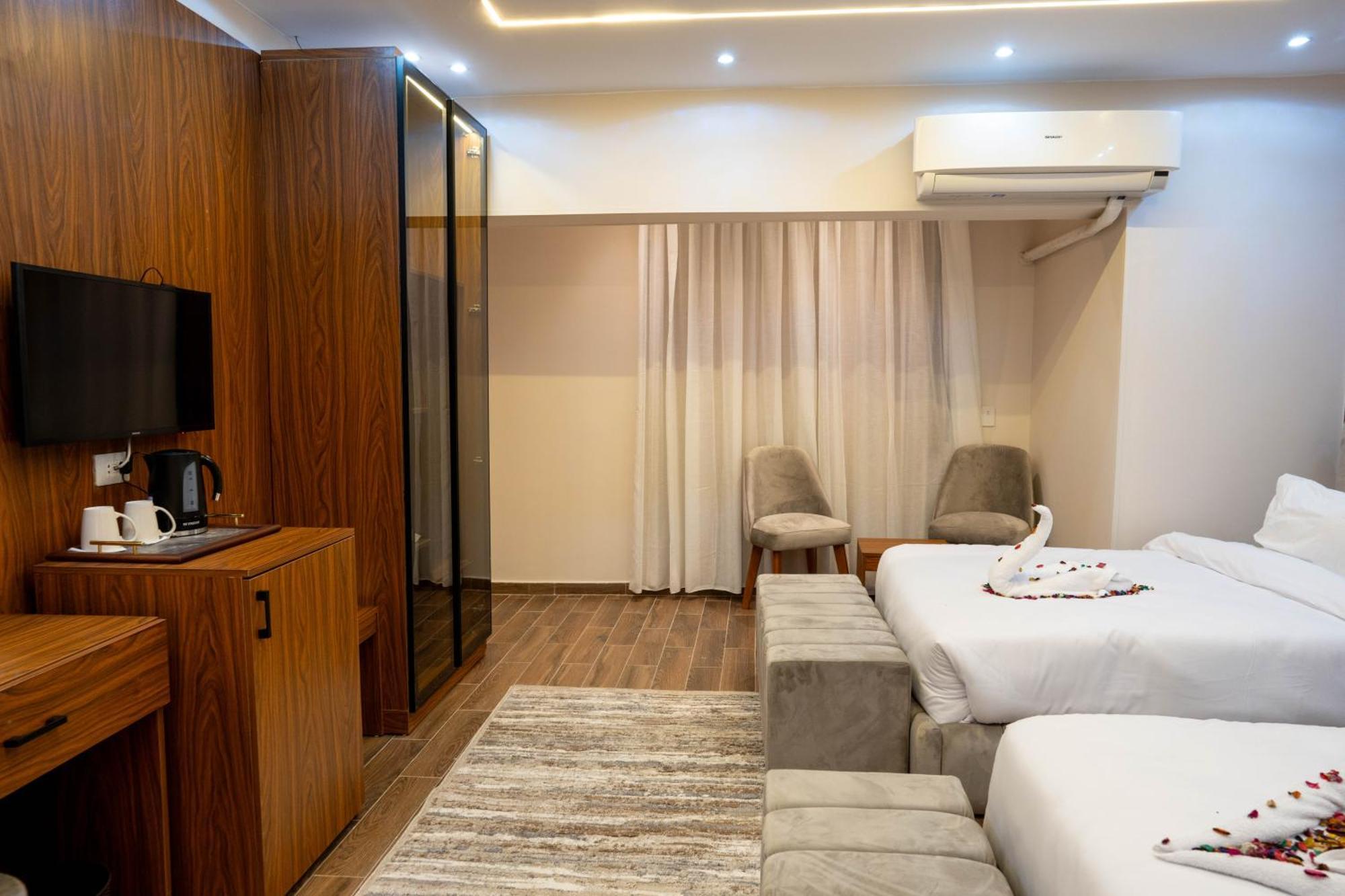 Tuya Pyramids Hotel *